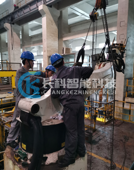 库卡大型机械臂减速箱更换现场