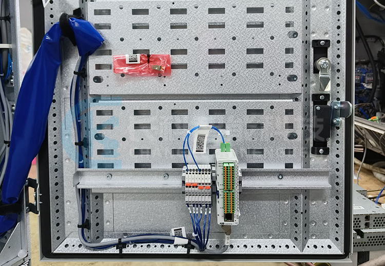 ABB机器人控制柜IRC5 Single 3HAC052355-001维修